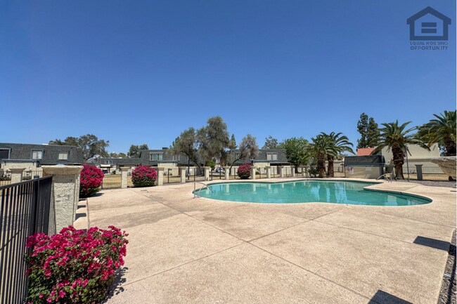 3202 W Loma Ln Phoenix, AZ 85051 photo 4