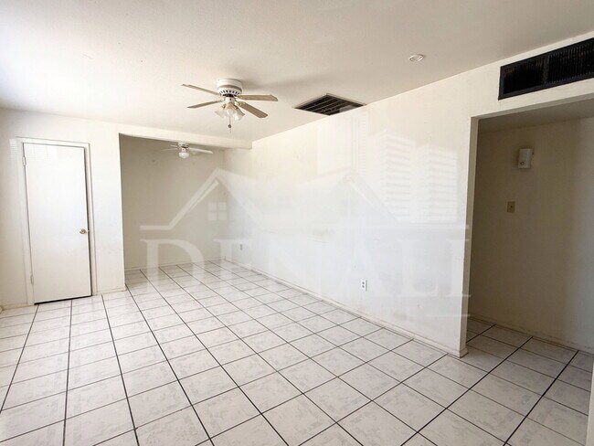 2232 E Burgess Ln Phoenix, AZ 85042 photo 3