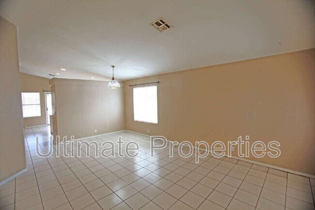 4120 W Wethersfield Rd Phoenix, AZ 85029 photo 2