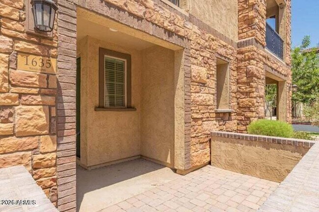 1635 E Dogwood Ln photo 5