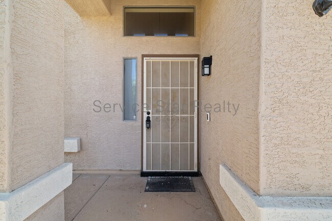 15957 W Cottonwood St Surprise, AZ 85374 photo 3