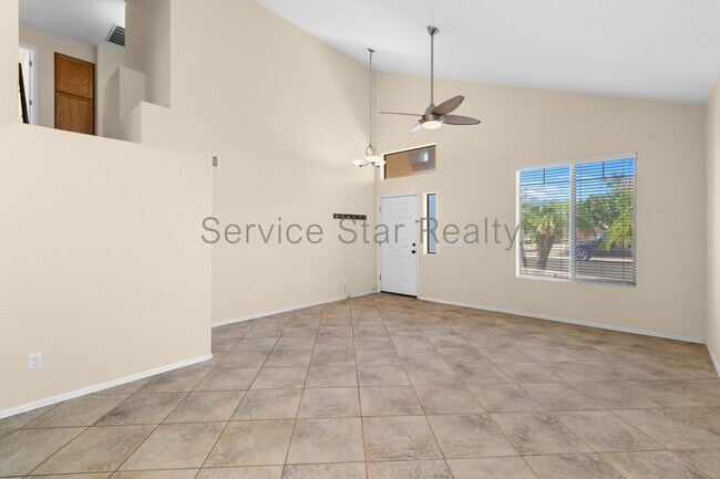 15957 W Cottonwood St Surprise, AZ 85374 photo 4