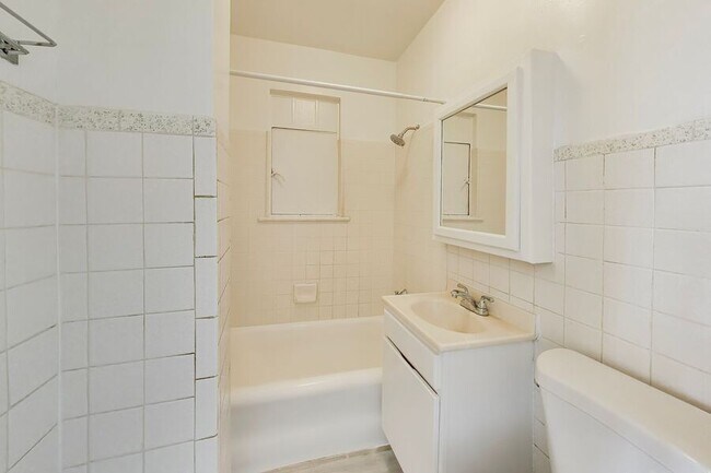 536 Leavenworth St San Francisco, CA 94109 photo 3