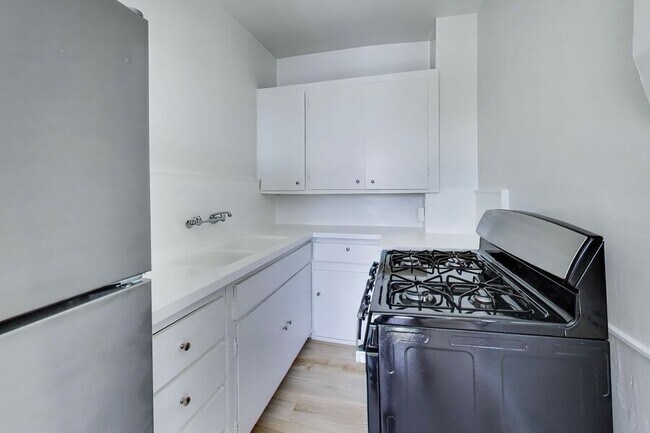 536 Leavenworth St San Francisco, CA 94109 photo 4