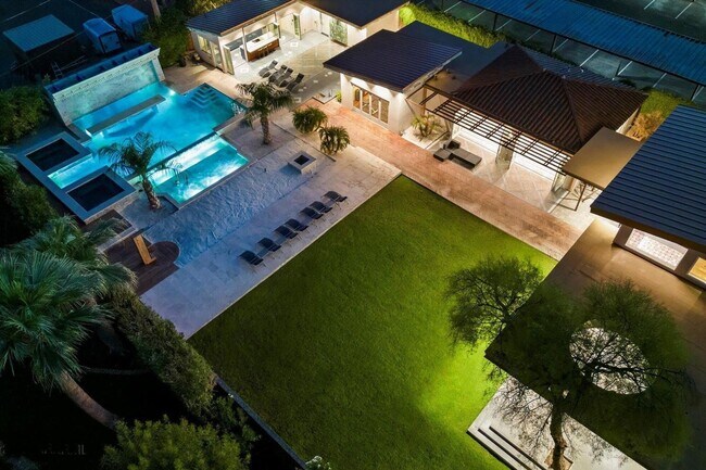 341 E Monte Vista Rd Phoenix, AZ 85004 photo 3