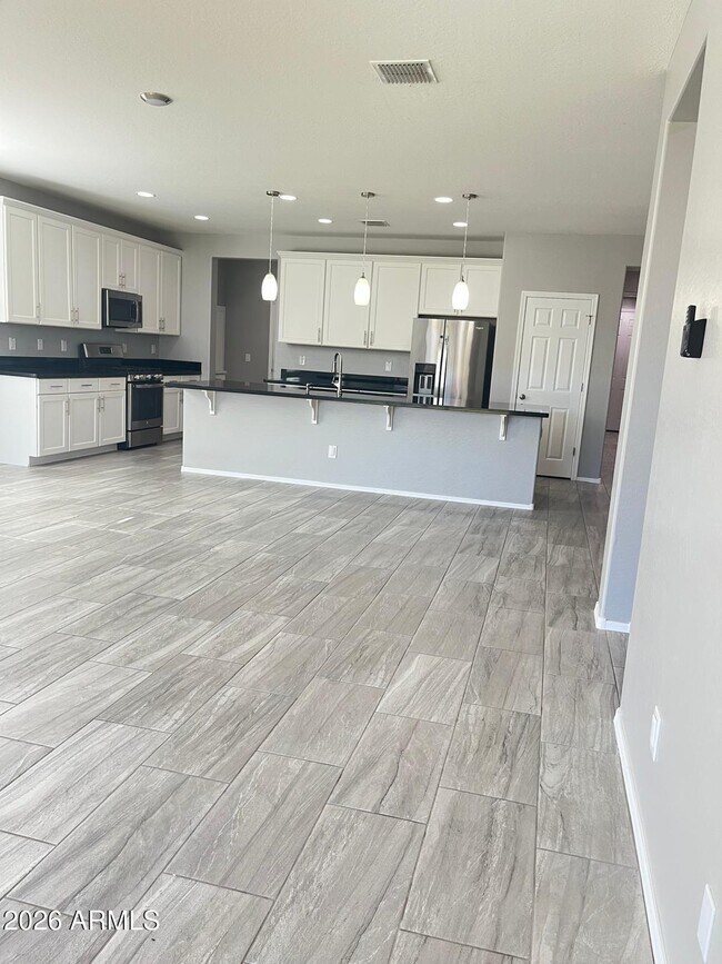 8503 W Peppertree Ln Glendale, AZ 85305 photo 5
