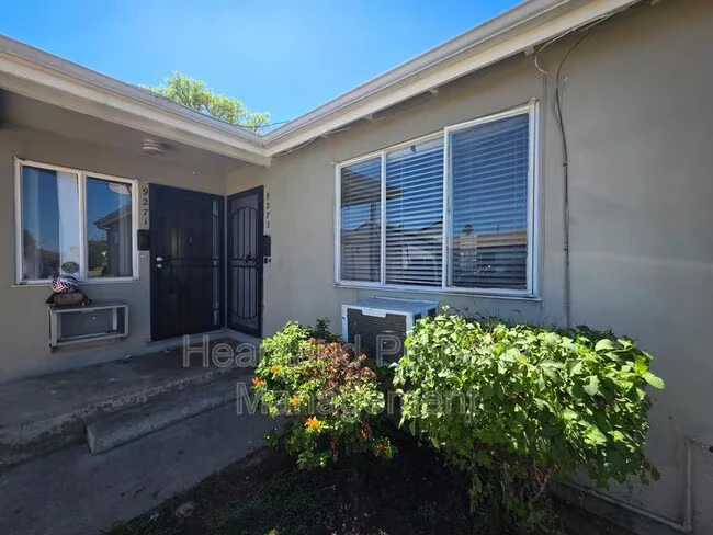 9273 Earl St photo 2