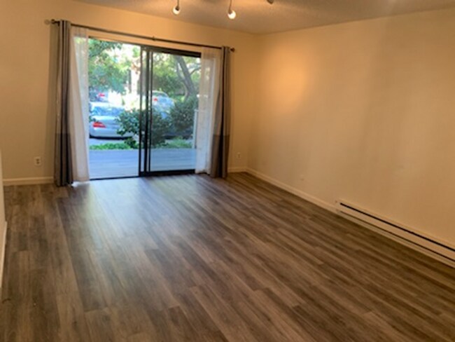 3 Commodore Dr Emeryville, CA 94608 photo 2