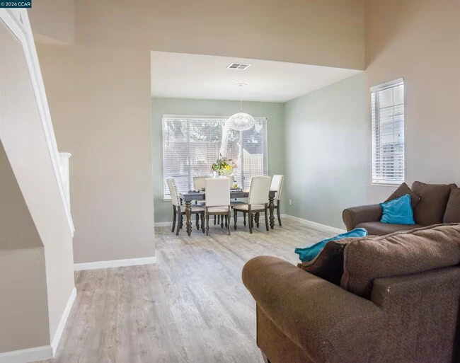 2090 Heartland Cir photo 4