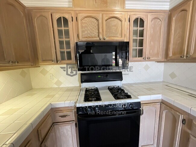 545 Oakdale Ln El Cajon, CA 92021 photo 4