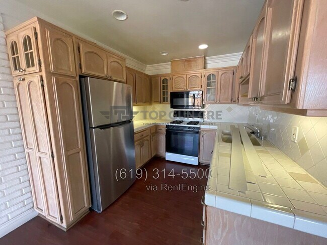545 Oakdale Ln El Cajon, CA 92021 photo 2
