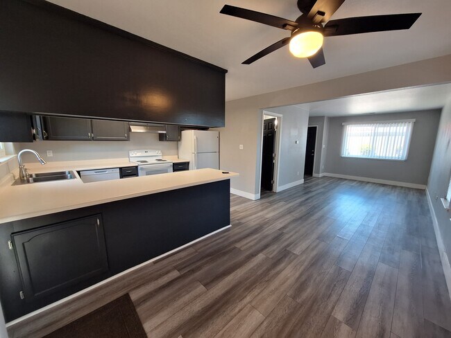 2388 Parker Ave photo 4