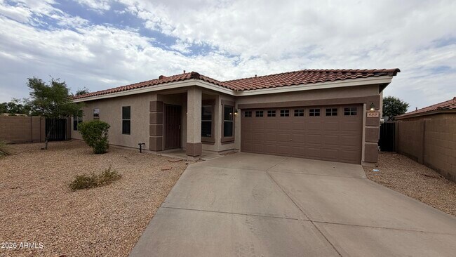 689 E Springfield Pl photo 2