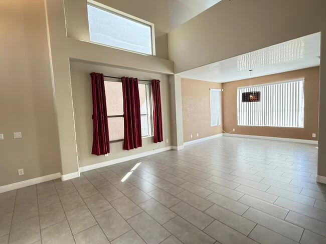 6425 W Desert Hollow Dr Phoenix, AZ 85083 photo 3