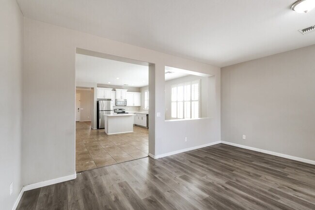 3432 W Apollo Rd Phoenix, AZ 85041 photo 5