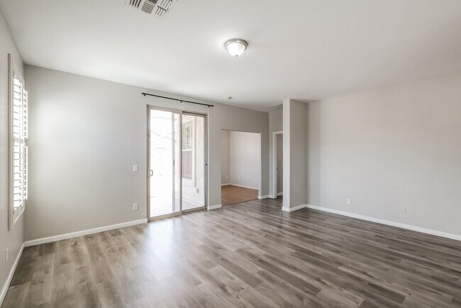 3432 W Apollo Rd Phoenix, AZ 85041 photo 4