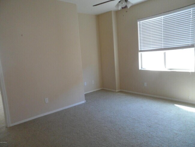 9184 W Meadow Dr Peoria, AZ 85382 photo 5