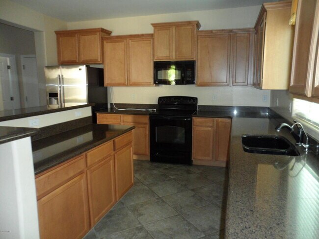9184 W Meadow Dr Peoria, AZ 85382 photo 4