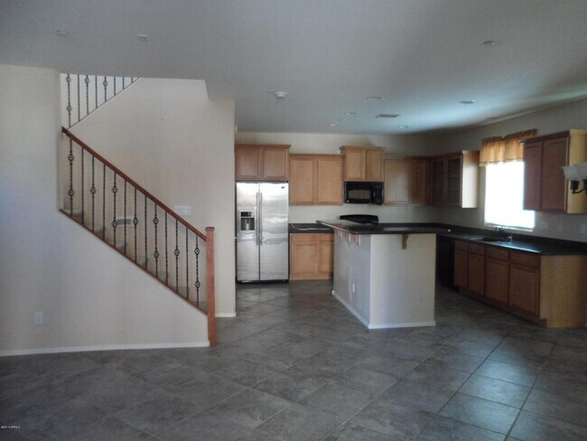 9184 W Meadow Dr Peoria, AZ 85382 photo 2
