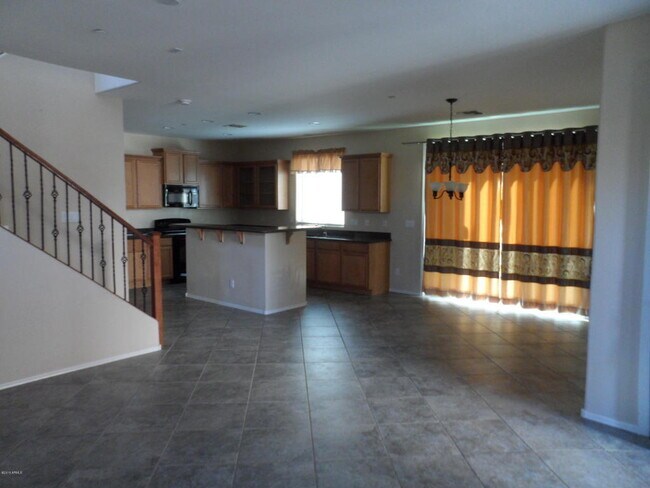9184 W Meadow Dr Peoria, AZ 85382 photo 3