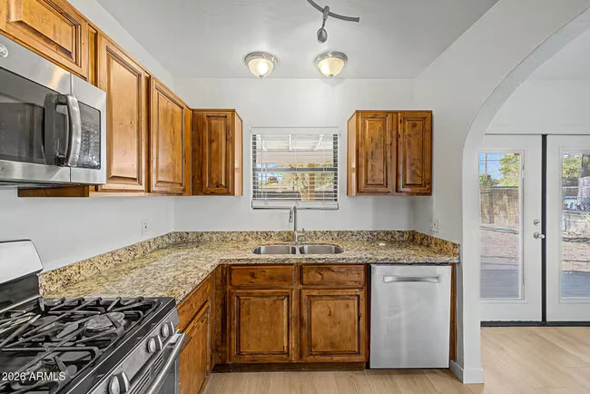 156 W Highland Ave Phoenix, AZ 85013 photo 5