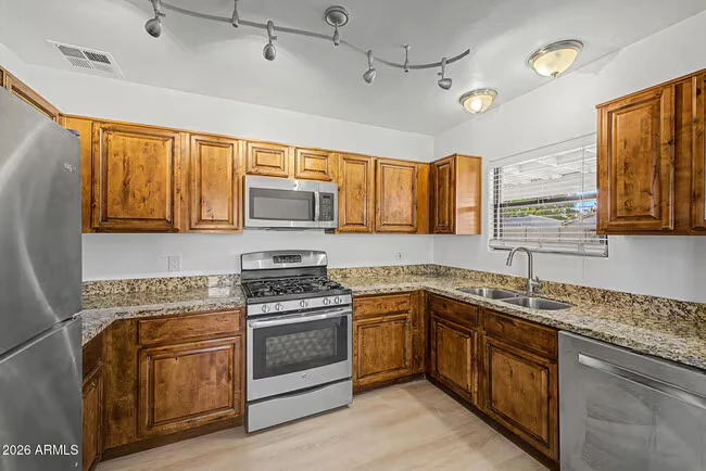 156 W Highland Ave Phoenix, AZ 85013 photo 4