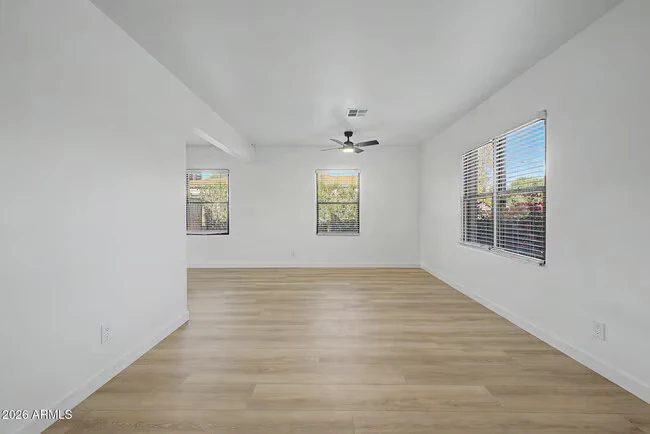 156 W Highland Ave Phoenix, AZ 85013 photo 2