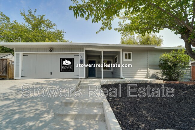 2073 Overhill Rd photo 2