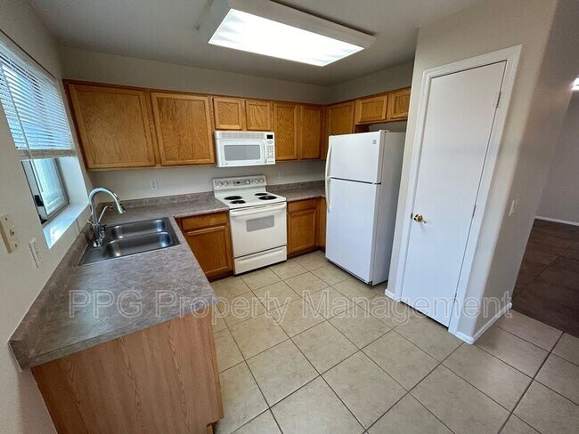 16649 W Tasha Dr Surprise, AZ 85388 photo 4