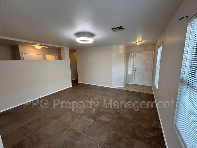 16649 W Tasha Dr Surprise, AZ 85388 photo 5