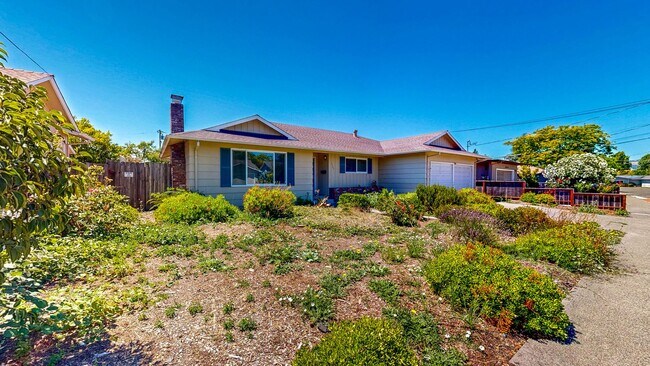 1925 Leafgreen Dr Santa Rosa, CA 95405 photo 3
