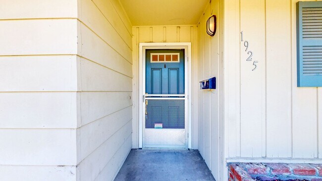 1925 Leafgreen Dr Santa Rosa, CA 95405 photo 4