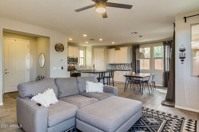 1942 S Sycamore Pl Chandler, AZ 85286 photo 4