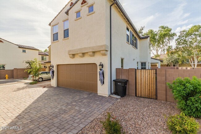 1942 S Sycamore Pl Chandler, AZ 85286 photo 2