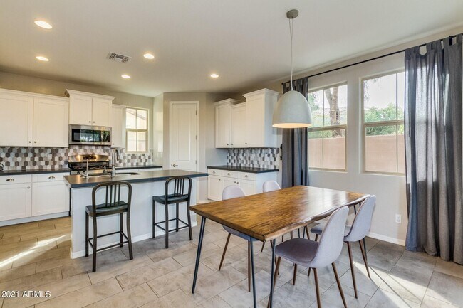1942 S Sycamore Pl Chandler, AZ 85286 photo 5
