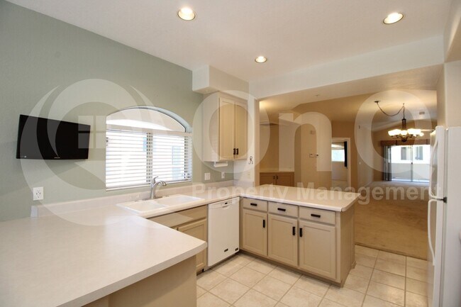 8653 E Royal Palm Rd Scottsdale, AZ 85258 photo 5