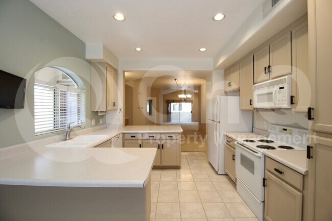 8653 E Royal Palm Rd Scottsdale, AZ 85258 photo 4