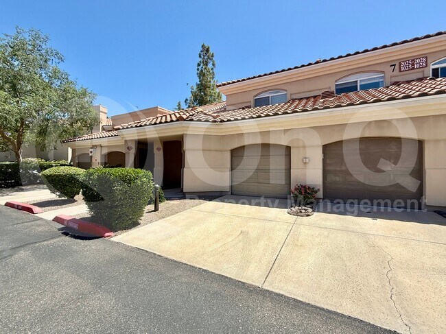 8653 E Royal Palm Rd Scottsdale, AZ 85258 photo 2