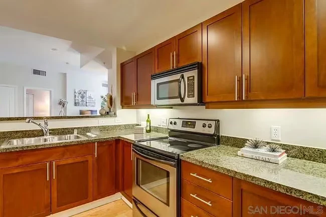 253 Tenth Ave San Diego, CA 92101 photo 3
