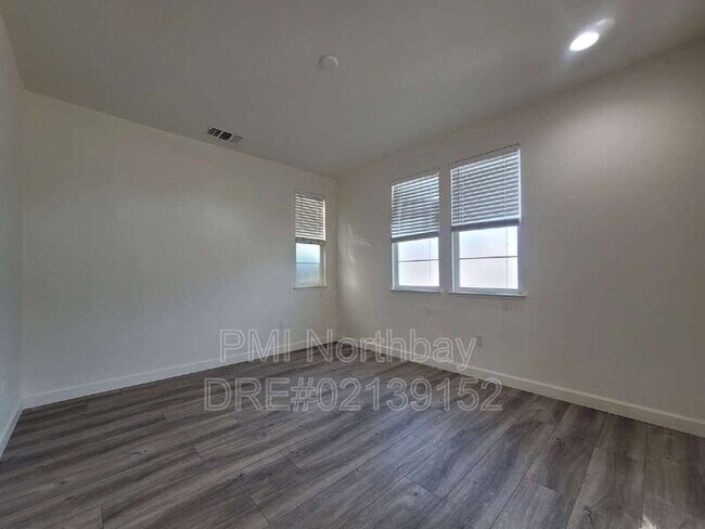 1601 Centennial Dr photo 4