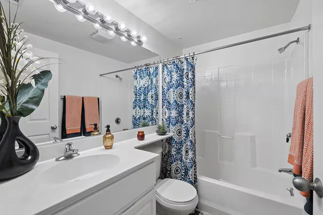Crescent Heights Luxury Apartment Homes