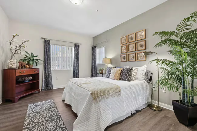 Crescent Heights Luxury Apartment Homes photo 5