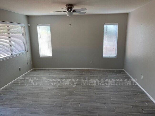 8414 S 50th Ln Phoenix, AZ 85339 photo 4
