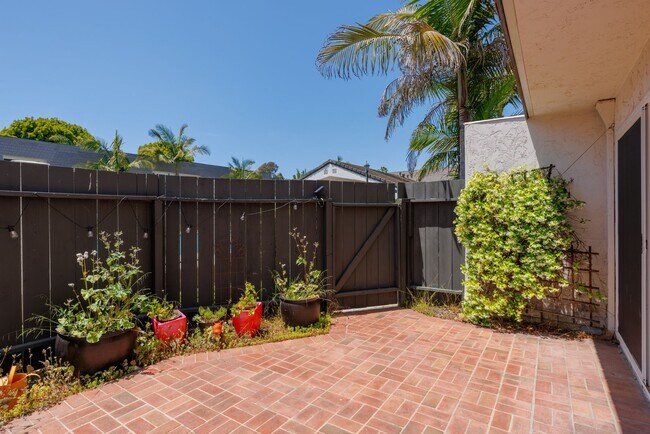 843 Valley Ave Solana Beach, CA 92075