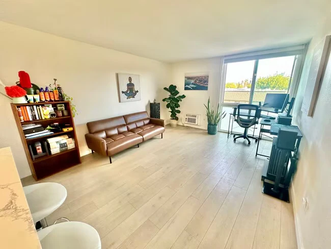 3050 Rue D’Orleans San Diego, CA 92110 photo 3