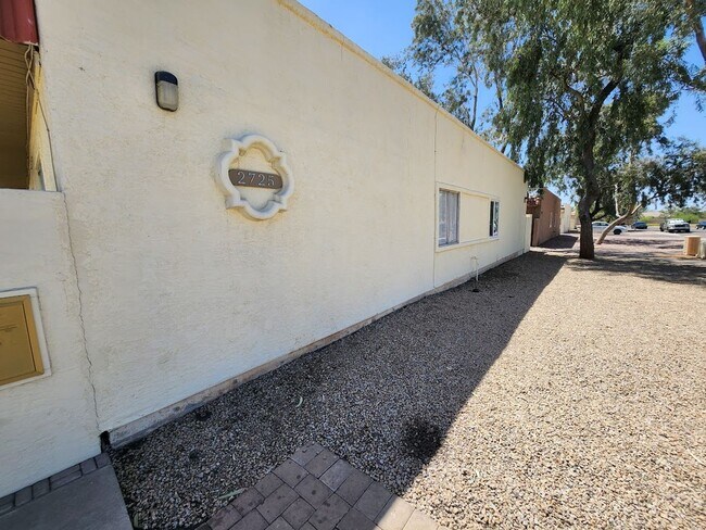 2725 E Tierra Buena Ln Phoenix, AZ 85032 photo 3