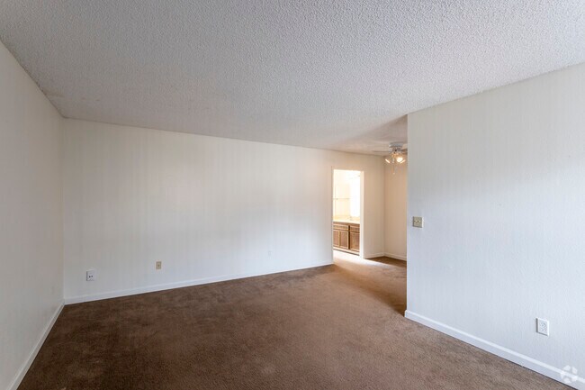 Ashwood Apartments photo 2