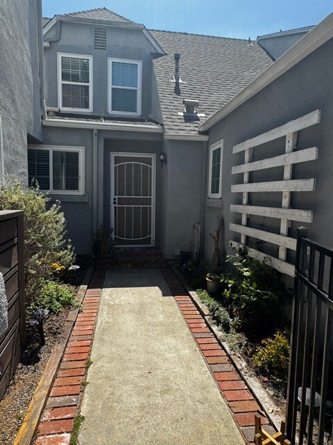 2697 Regent Rd Carlsbad, CA 92010 photo 2