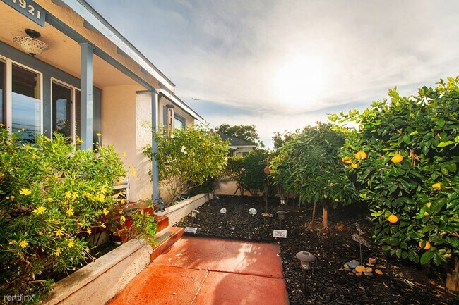 1921 Rowan St San Diego, CA 92105 photo 5