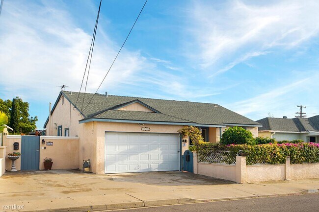 1921 Rowan St San Diego, CA 92105 photo 2